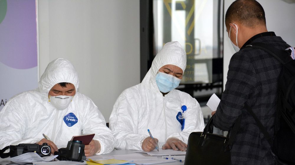 За сутки еще у 12 кыргызстанских врачей выявили коронавирус