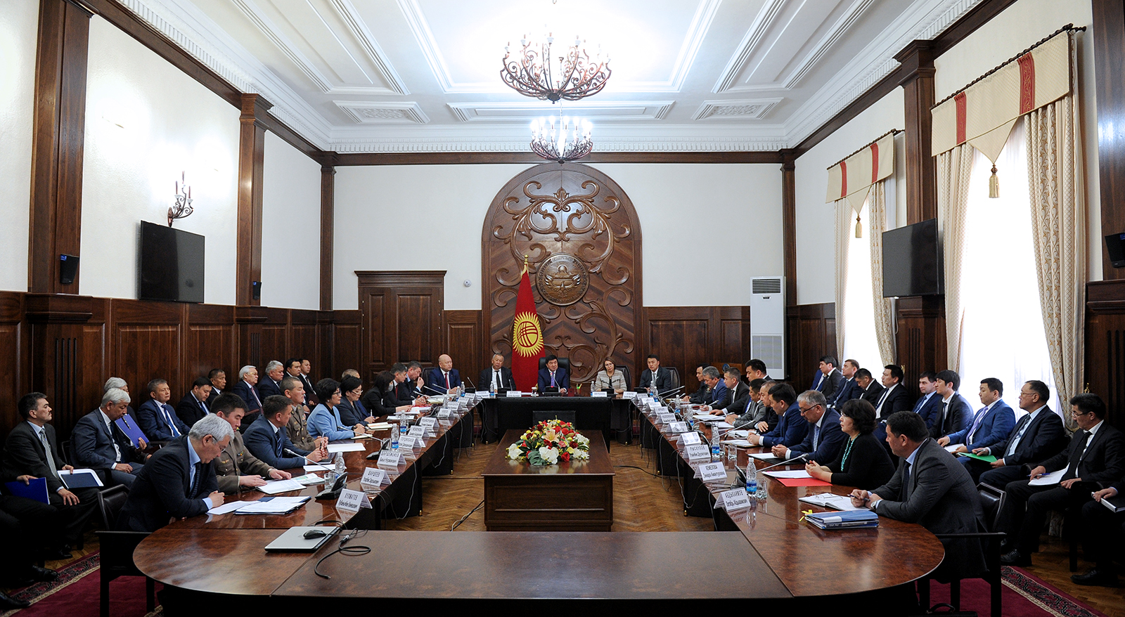 Сегодня будут утверждены состав, структура и программа правительства Кыргызстана