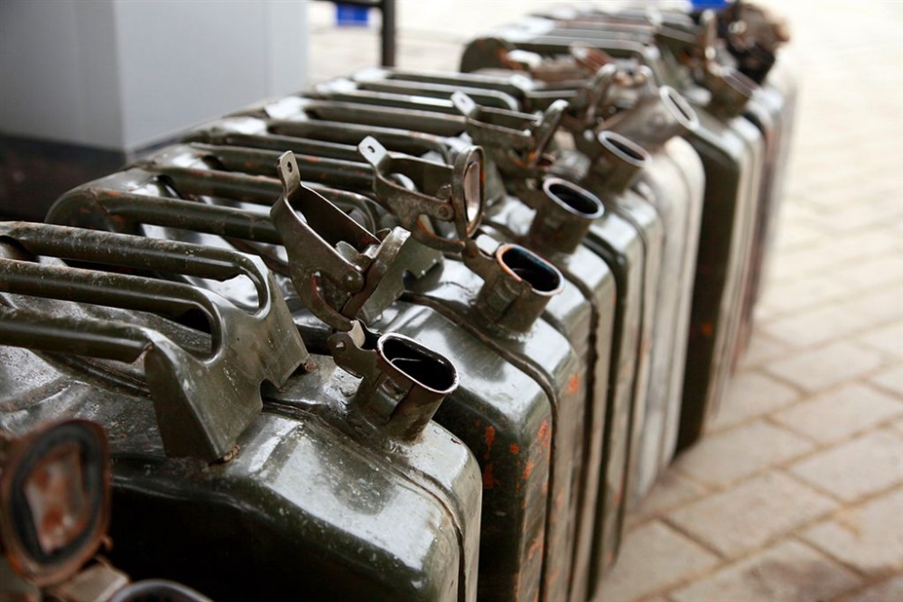 Сандар менен: Кыргызстанда бензин аткезчилигинин көлөмү канча?