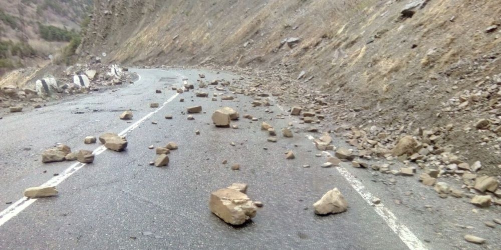 Жертв и пострадавших из-за сошедшего камнепада на трассе Бишкек – Ош нет