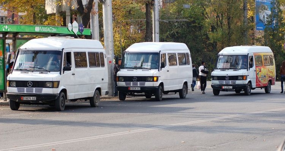 В столице с закрытием участка улицы Ахунбаева изменится схема движения двенадцати маршруток