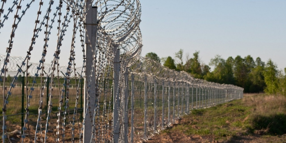 Казахстанец пытался пройти в Кыргызстан через заградительный забор