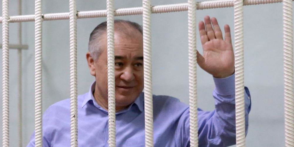 Амнистия Текебаева: политик должен сам написать прошение на имя президента