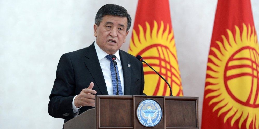 Более 2 тысяч кыргызстанцев подали в суд на президента Сооронбая Жээнбекова