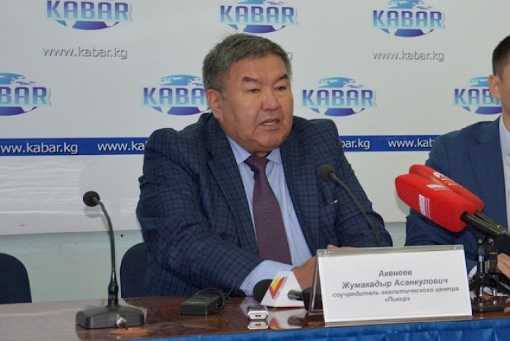 Кыргызстандын Эмгек сиңирген экономисти Жумакадыр Акенеев мезгилсиз дүйнөдөн кайтты