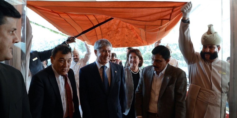КСДП: Алмазбек Атамбаевдин Индияга болчу сапарынан саясат жасабагыла