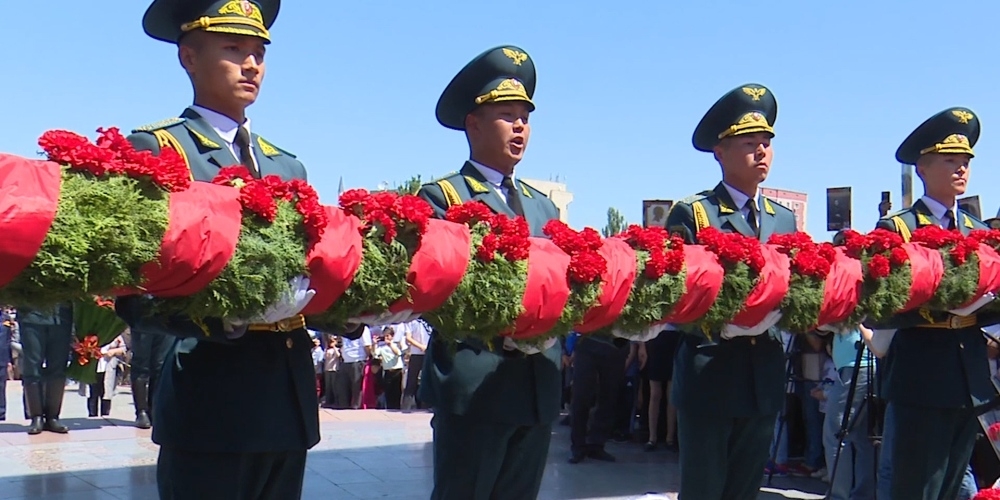 Көчмө ашканалар, бийчилер жана концерт: Бишкекте Жениш күнү майрамдалууда