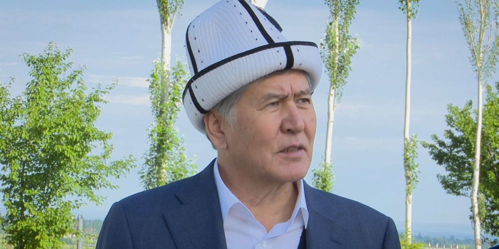 Алмазбек Атамбаев принял участие в праздничном айт-намазе в мечети села Арашан