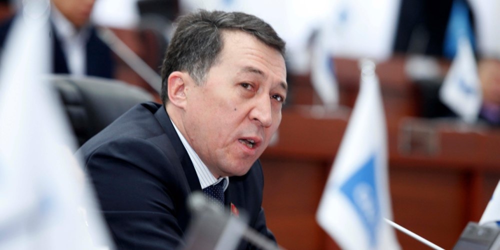 Мадеминов: Калыс сөзүн айта албаган үчүн  Атамбаев парламентти «чимкирик» атады