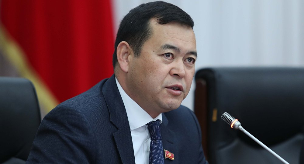 Депутат Мирлан Бакиров: Жашоосуна нааразы кыргызстандыктарды Памирге жөнөтүш керек