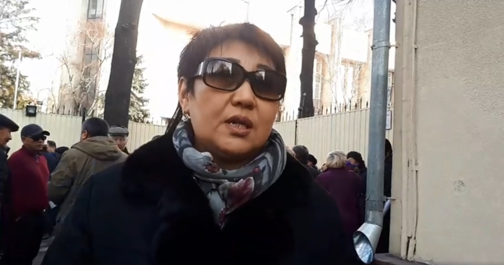 Асель Кодуранова рассказала, как себя чувствует Алмазбек Атамбаев в СИЗО ГКНБ