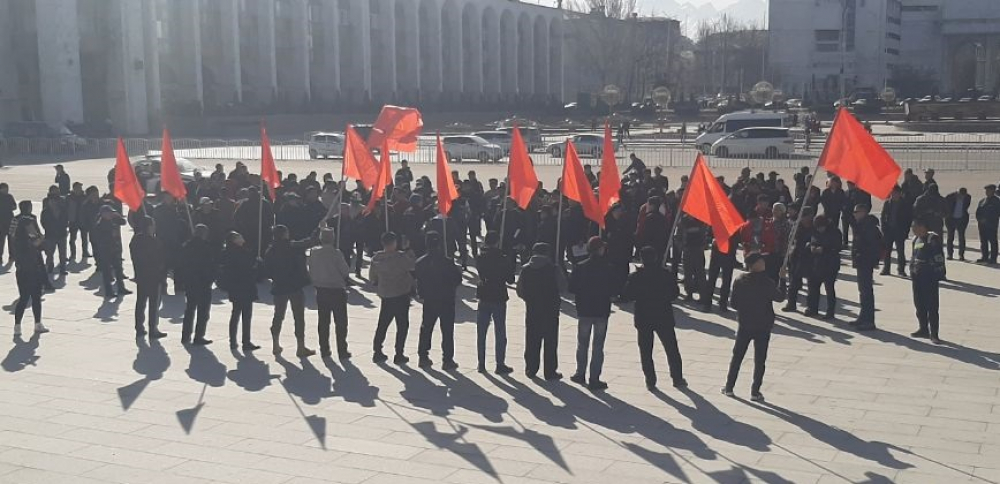 Митинг сторонников Садыра Жапарова. Прямая трансляция с места событий