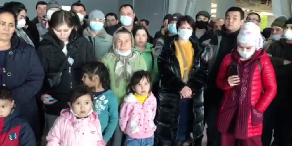 Застрявшие в Новосибирске: Сколько еще нас должно умереть, чтобы мы попали домой? (видео)