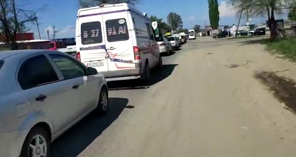 Огромная пробка на въезде в Бишкек у села Селекционного (видео)