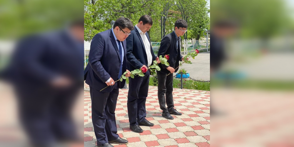В преддверии Дня Победы члены СДПК возложили цветы к монументу участникам войны