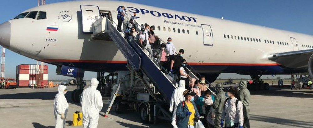 Из Москвы в Бишкек прибыли 437 кыргызстанцев
