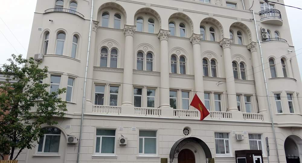 В Москве женщина избила сотрудника посольства Кыргызстана