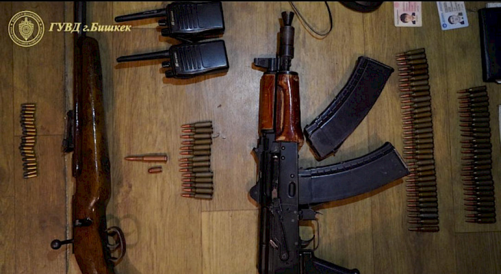 В Бишкеке обезвредили преступную группу с огнестрельным оружием и боеприпасами