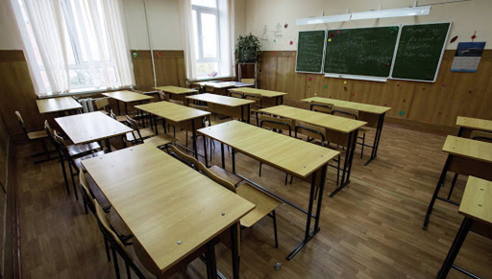 Почему в Бишкеке не открывают школы и детсады? Ответ Балбака Тулобаева