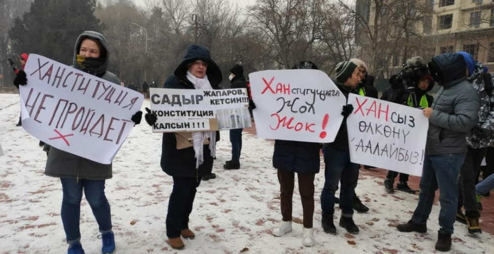 Юрист назвала "агрессивным" заявление Жапарова о митингах против референдума