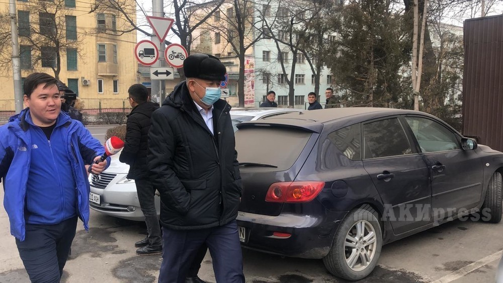 Кубатбек Боронов прибыл на допрос в Финансовую полицию (видео)