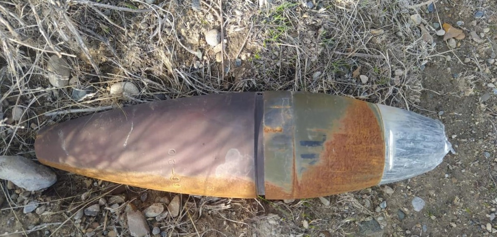 В Баткенской области найдено незаконно хранящееся огнестрельное оружие и взрывное устройство
