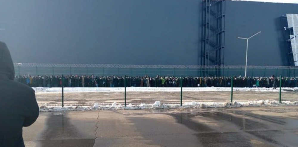 В Москве мигранты выстраиваются тысячные очереди для прохождения медосмотра