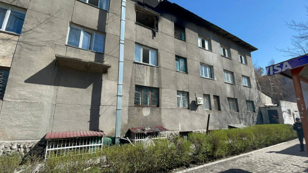 В Бишкеке произошел пожар в общежитии, есть пострадавшие