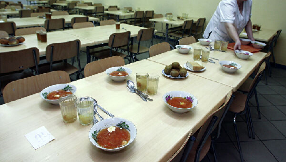 Со следующего года до 20 сомов в день могут увеличить бюджет на питание в школах Кыргызстана
