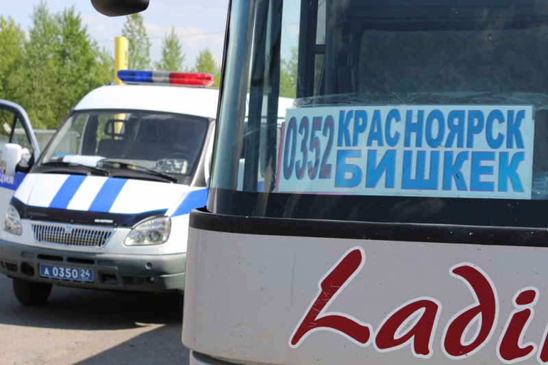 Россияда ичинде кыргыз жарандары бара жаткан бузук автобус токтотулду