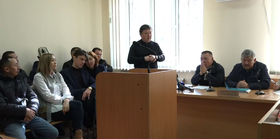 Защита Атамбаева ходатайствует о запросе у официальных органов информации по имуществу жалобщиков