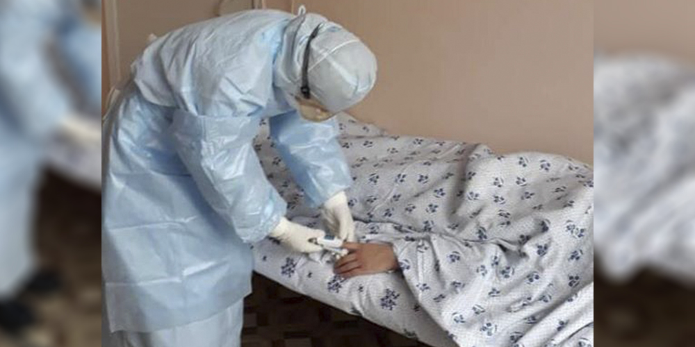 В Кыргызстане еще у 42 медработников выявили коронавирус