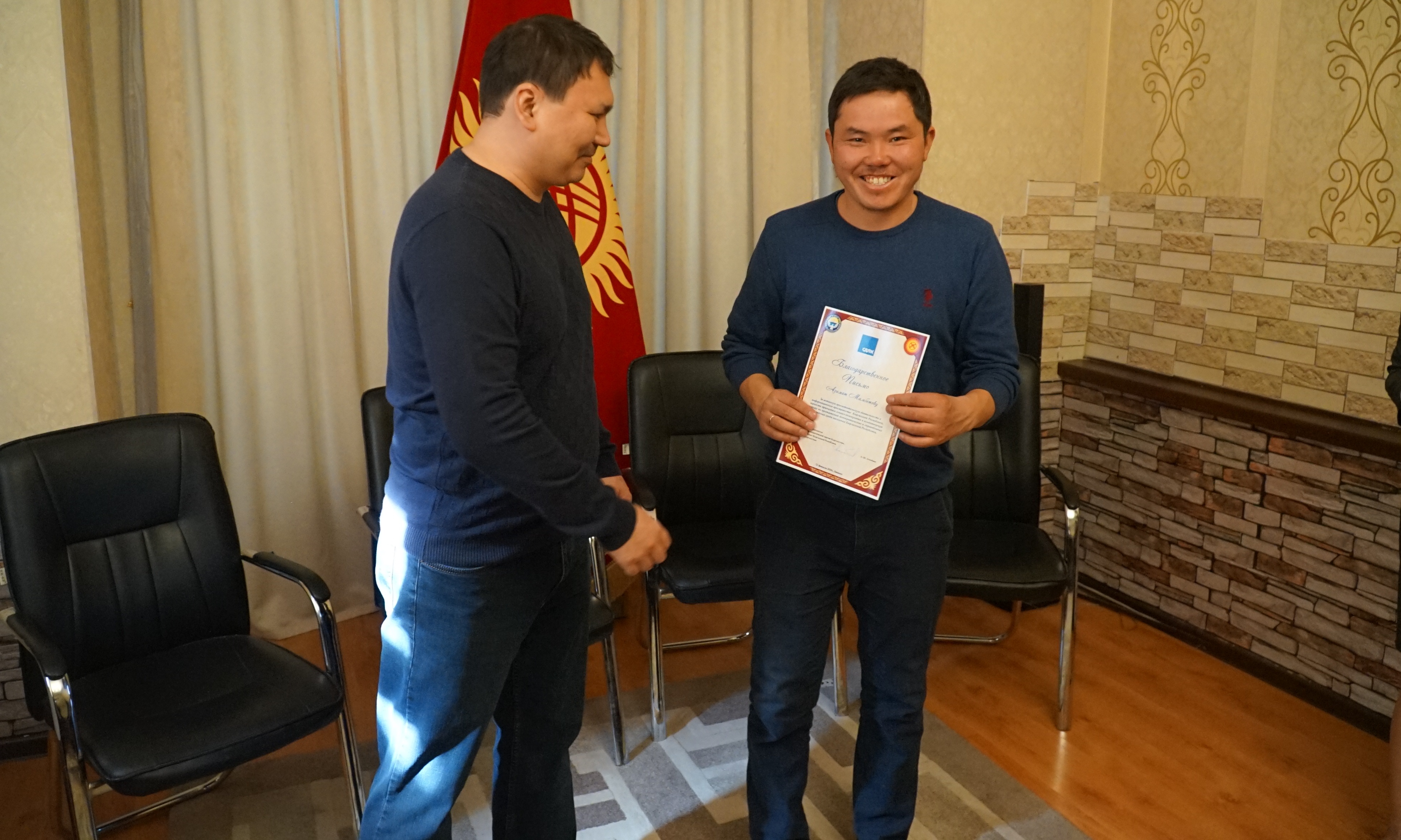 Активные пользователи соцсетей получили благодарственные письма от Алмазбека Атамбаева (фото)