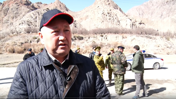 Кыргыз-тажик чек арасындагы чыр: Кыргыз өкмөтү 2 тарапка  жол салып берет