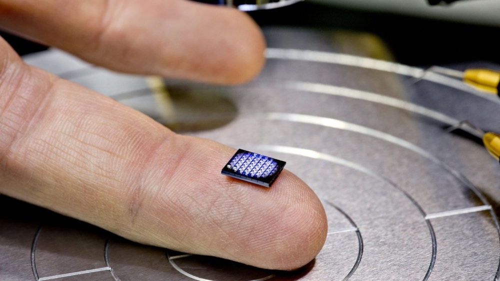 Самый маленький в мире компьютер представила IBM