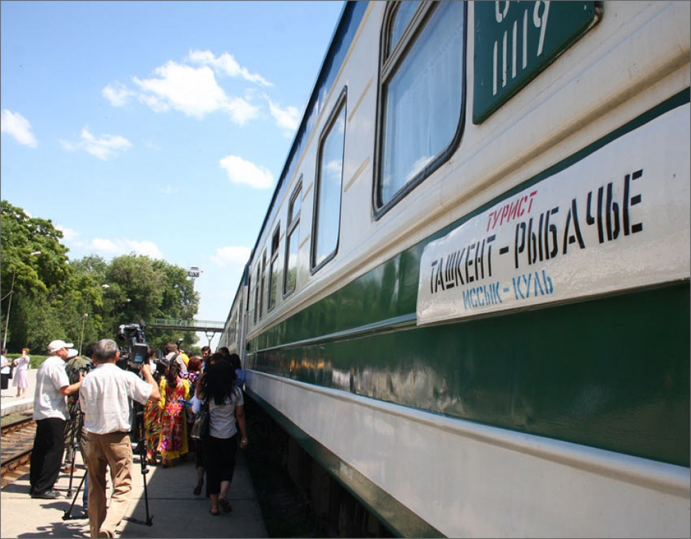 Узбекские железные дороги ввели скидки на поезд до Иссык-Куля