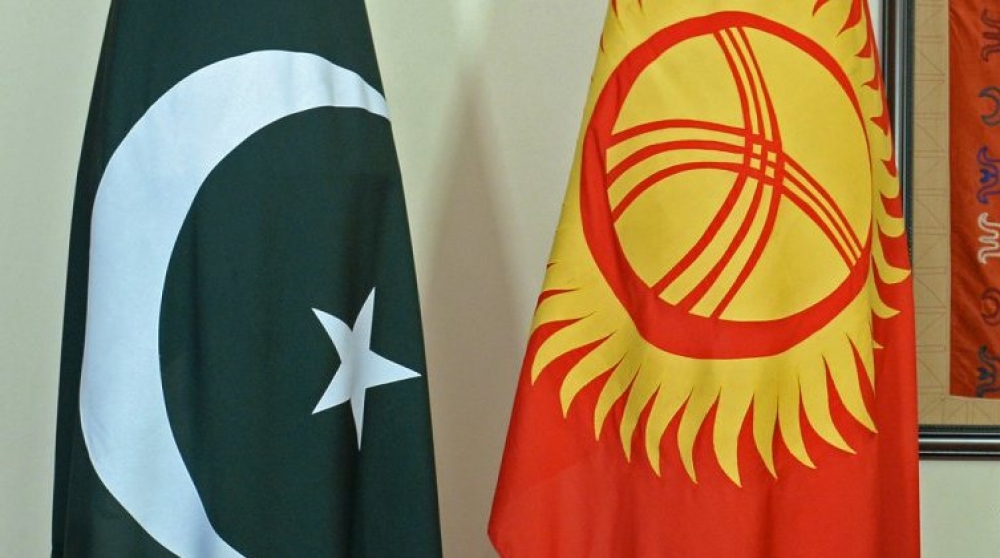 Сооронбай Жээнбеков Пакистан президентин улуттук майрамы менен куттуктады