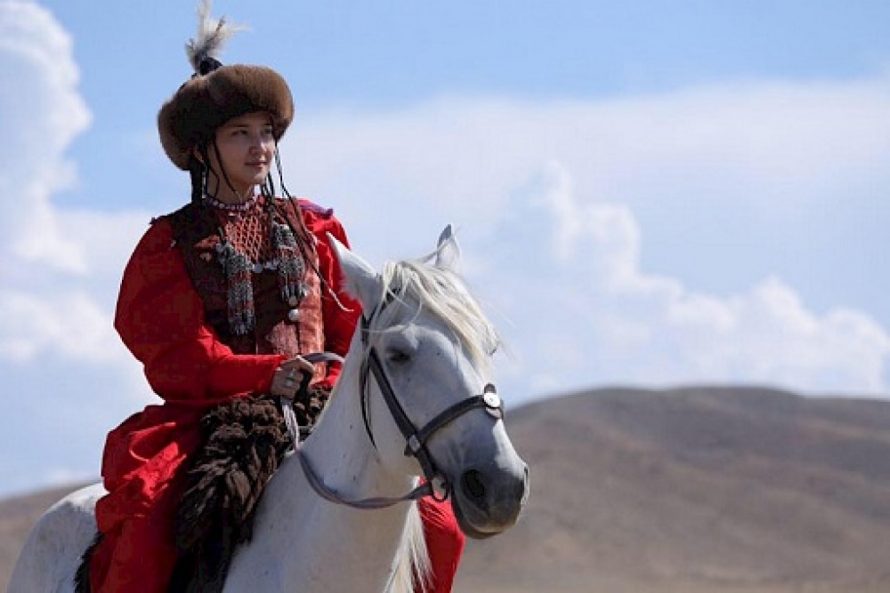 Москвичи назвали кыргызский мюзикл «Дарак ыры» невероятно зрелищным