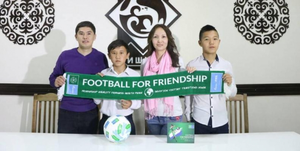 В международном проекте «Футбол для дружбы» КР представит 12-летний Арген Эмилбеков