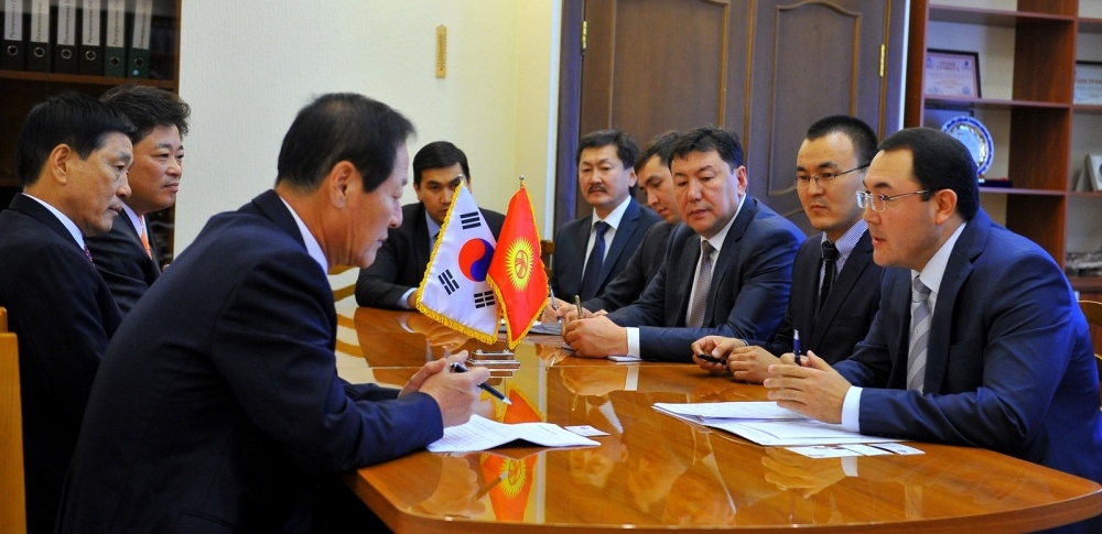 Корея депутаты Кыргызстанга келүү үчүн кыргыз тилин үйрөнүүдө