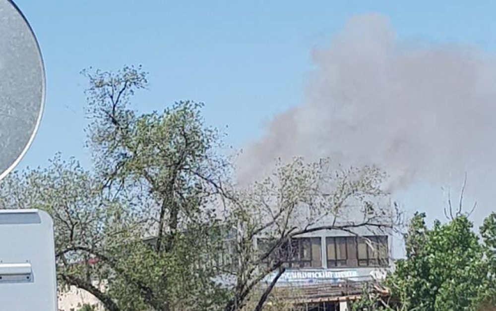 Перед тем как загорелся бизнес-центр «Каухар», очевидцы слышали звук, похожий на взрыв