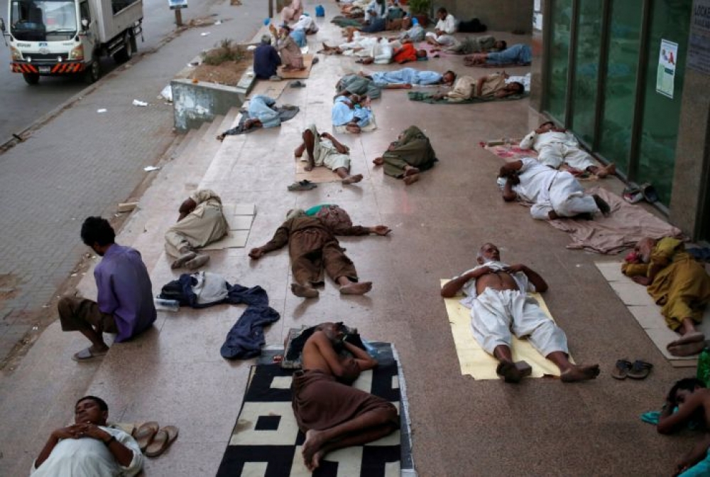 Пакистанда ысык аба ырайы 65 адамдын өмүрүн алып кетти