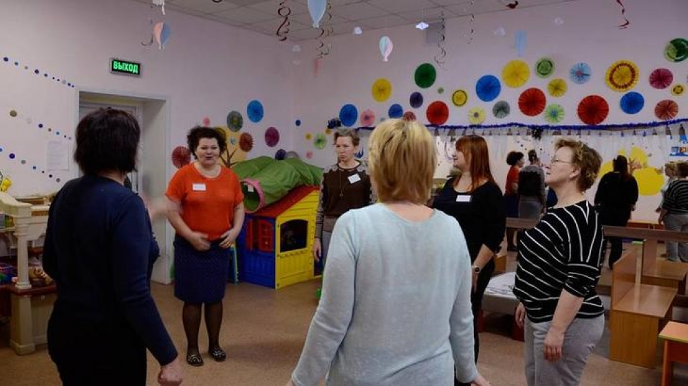 Для уставших взрослых в России открыли детский сад