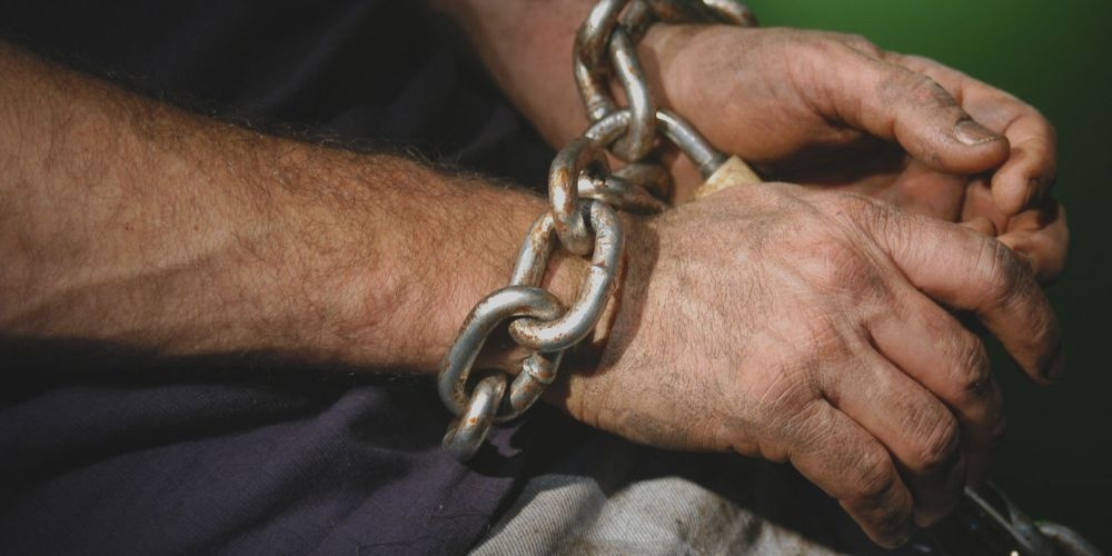 20-летний узбекистанец утверждает, что восемь месяцев находился в трудовом рабстве в Таджикистане