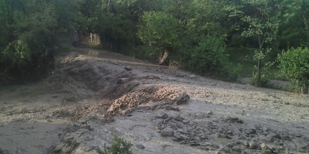 В Баткенском районе из-за сошедших селей посевные площади остались без воды