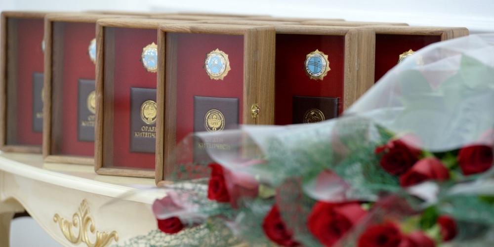 На интернет-аукционе в рунете заявлен лот - кыргызский орден «Баатыр эне»
