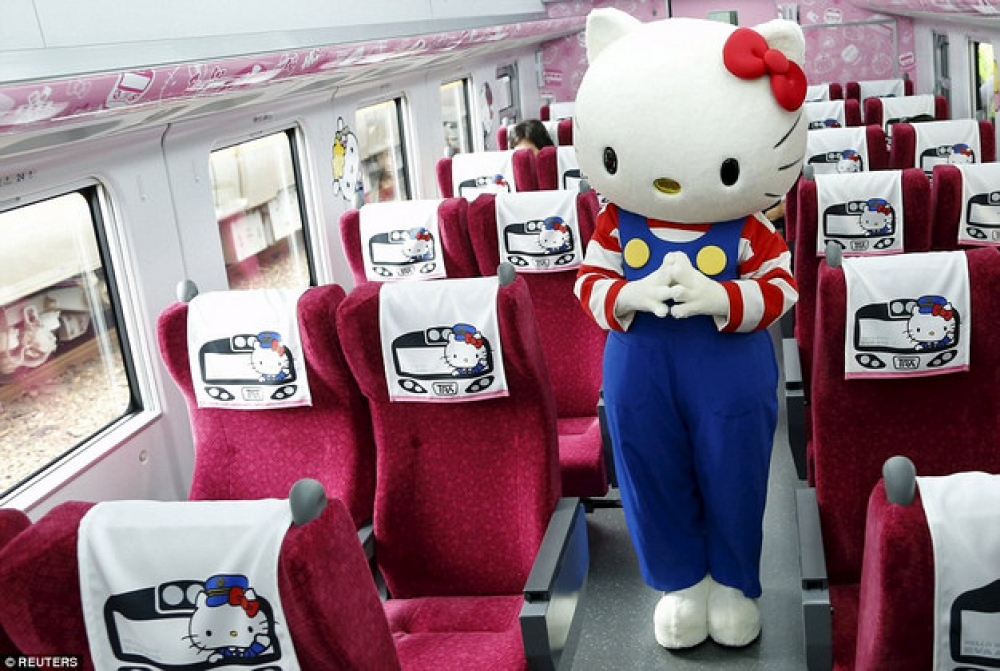 Японцы запустили поезд Hello Kitty