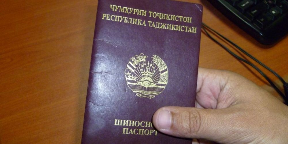 Жители Таджикистана снова русифицируют свои фамилии