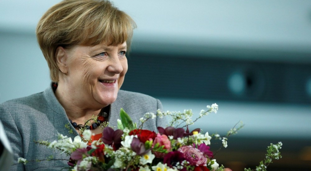 Сооронбай Жээнбеков поздравил канцлера Германии Ангелу Меркель с днем рождения