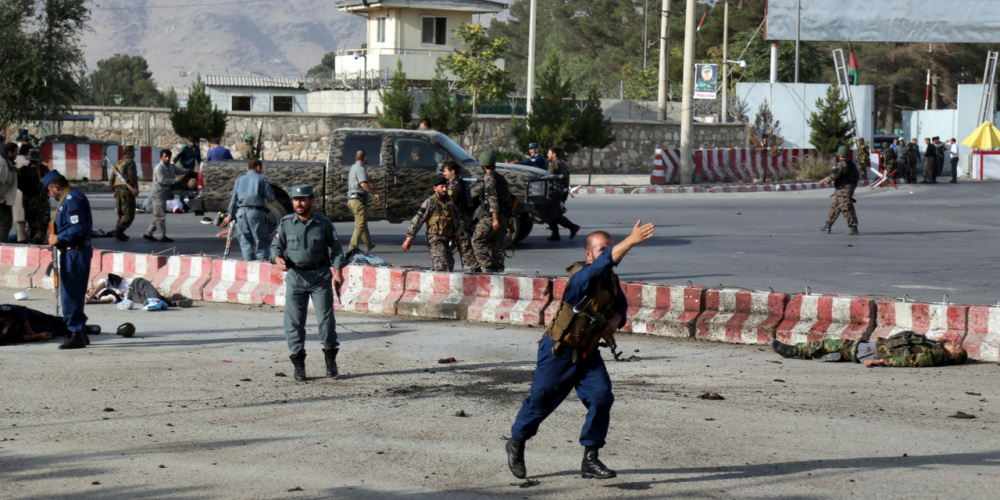 В результате теракта близ аэропорта Кабула погибли 16 человек
